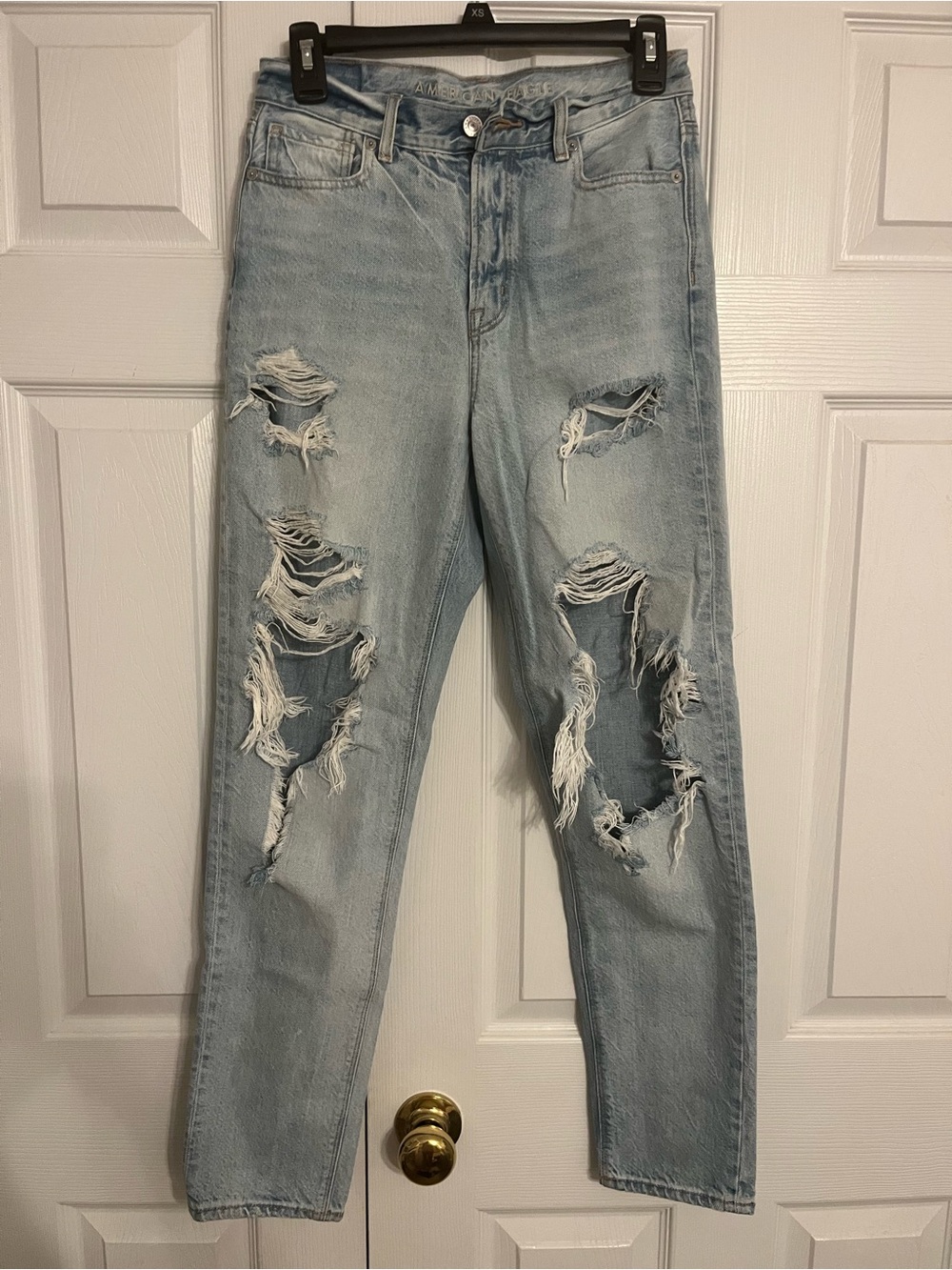 American Eagle Outfitters Light Wash Distressed Mom Jeans